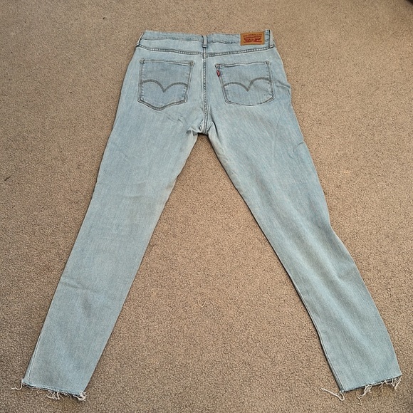 Levi's Studded Light Wash Skinny Jeans | Size 30 - Picture 6 of 9